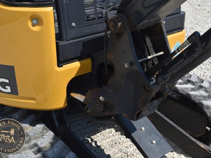 2020-deere-26g-image-26