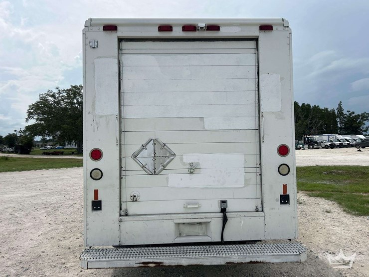2000-freightliner-mt45-image-23