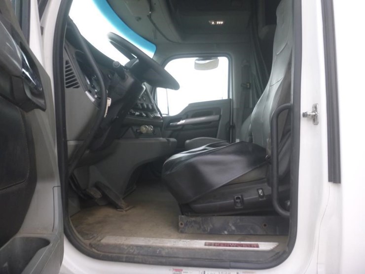 2020-kenworth-t680-image-14