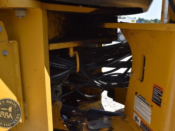 2019-deere-744kii-image-44