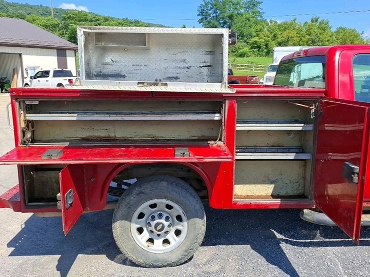2015-chevrolet-3500-image-25