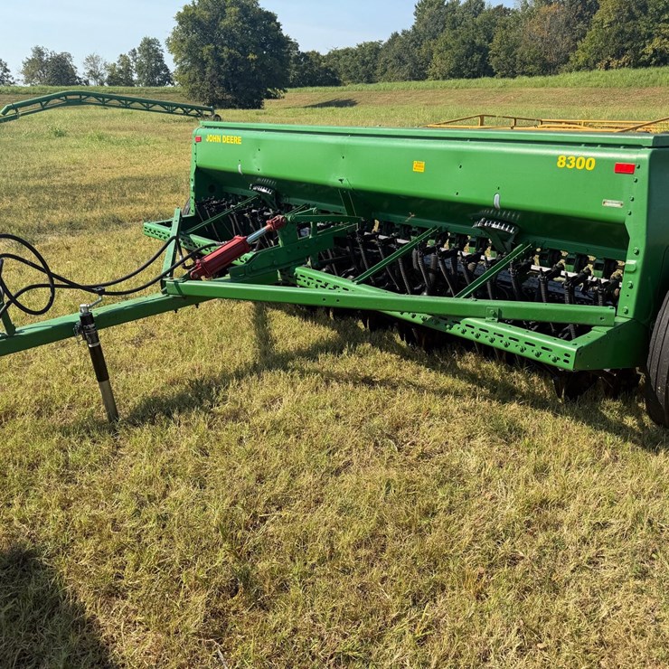 JOHN DEERE 8000