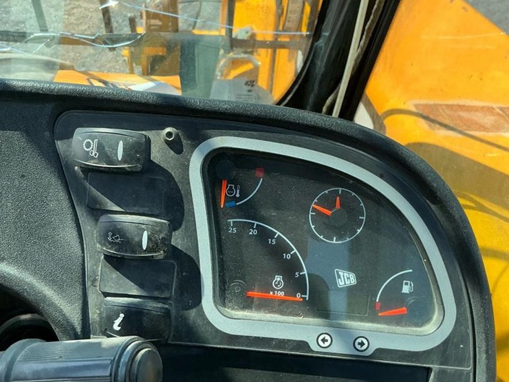 2012-jcb-550-image-26