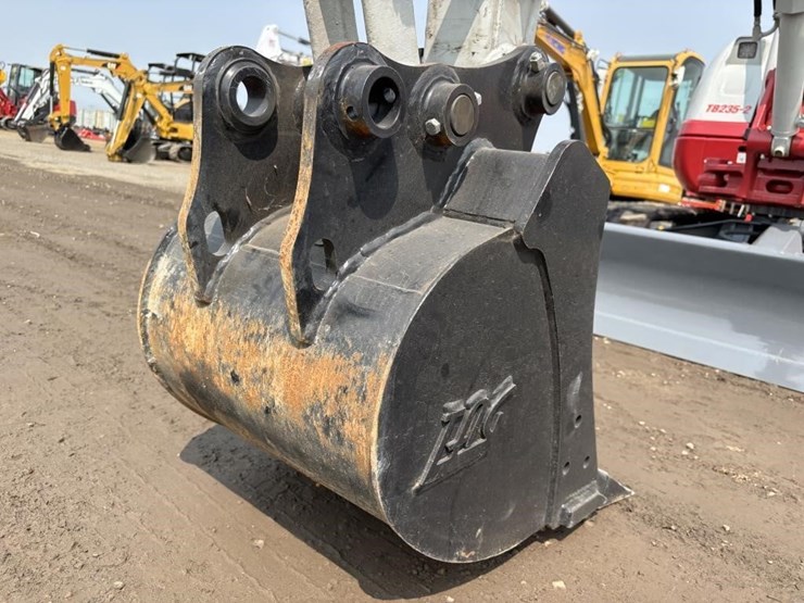 2026-takeuchi-tb235-2-image-13