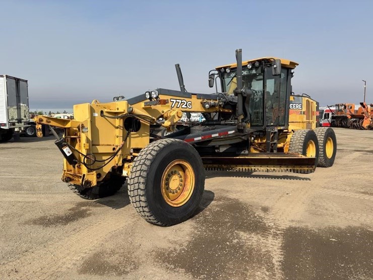 2009-deere-772g-image-1