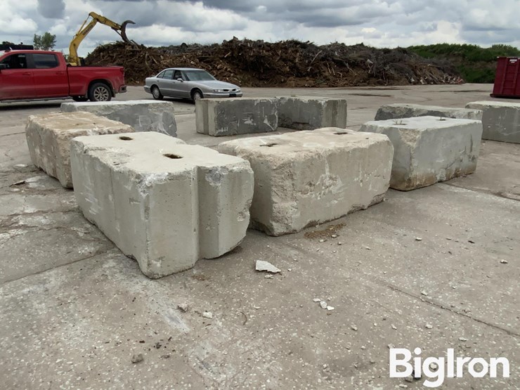 6'-x-3'-x-2.5'-interlocking-concrete-blocks-image-15