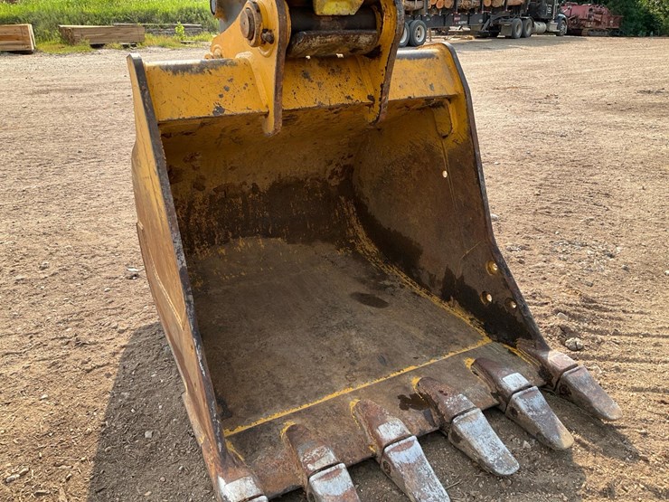 2023-john-deere-245-image-24