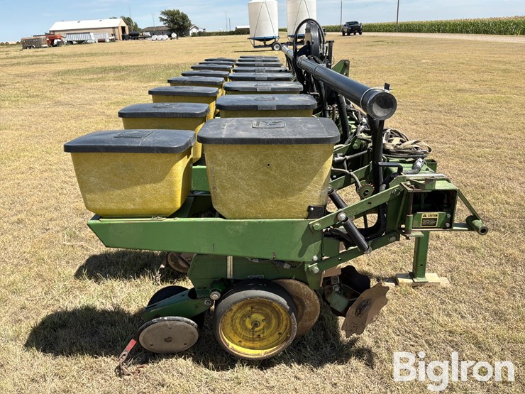 john-deere-7100-image-4