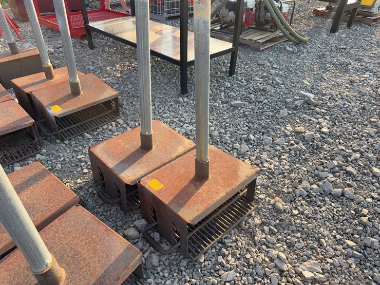 #49762-•-lot-of-(2)-outdoor-park-grills-inv#49762-image-2
