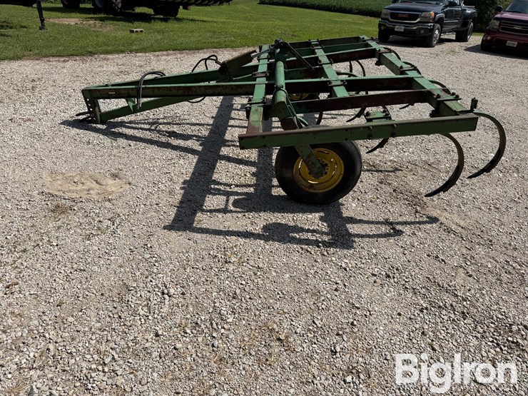 john-deere-100-image-8
