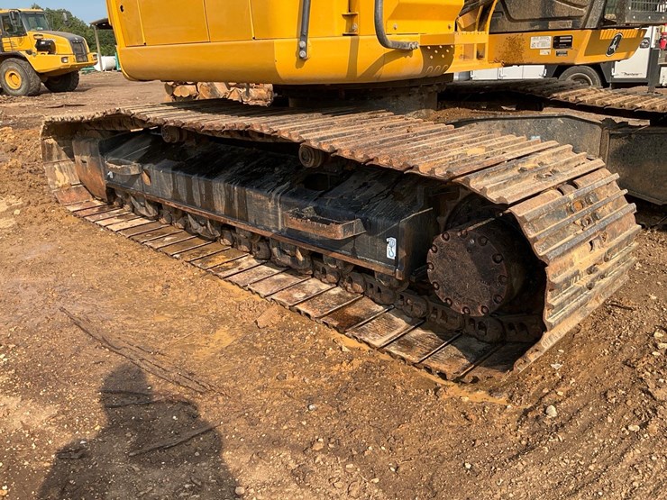2023-john-deere-245-image-35