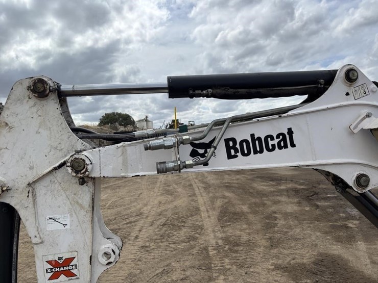 2013-bobcat-e26em-hydraulic-excavator-image-20