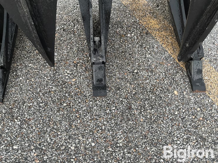 2025-massey-ferguson-730-image-12
