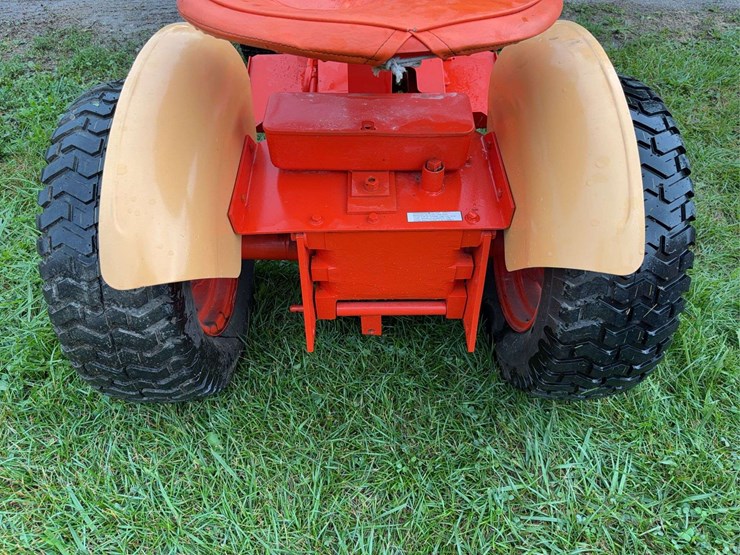 case-130-garden-tractor-image-18