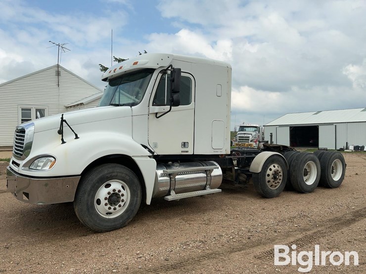 2007-freightliner-columbia-120-image-1