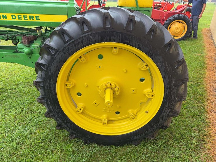 john-deere-520-image-33