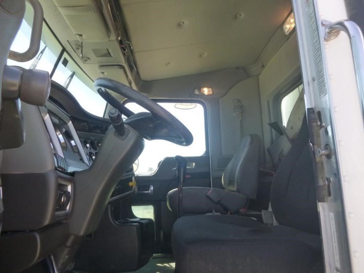 2011-kenworth-t400-image-9
