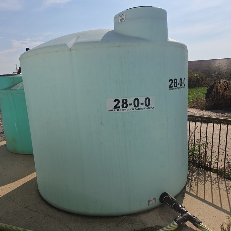 2500 gallon poly flat bottom tank