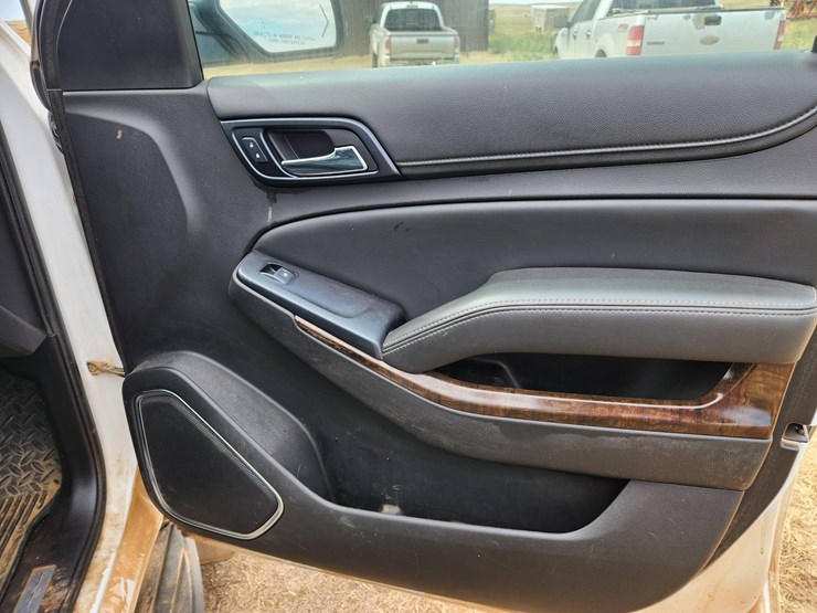 2015-chevrolet-tahoe-lt-image-49