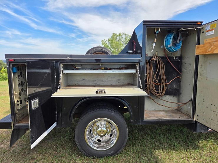 2013-ford-f550-image-11