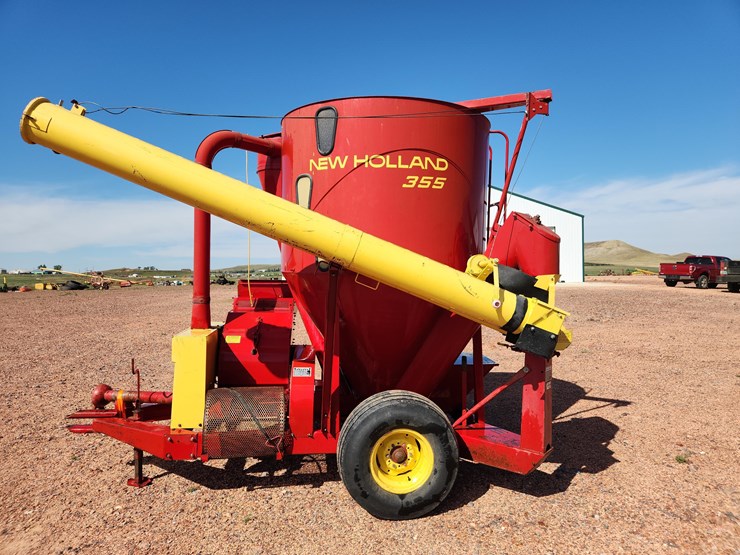 new-holland-355-image-9