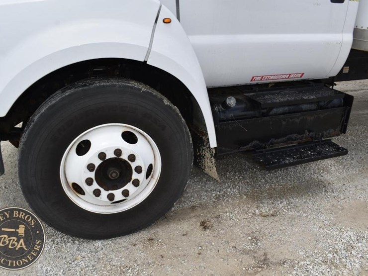 2020-ford-f650-image-10