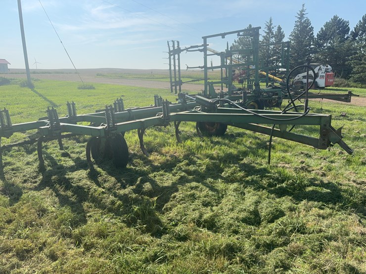 john-deere-100-image-5