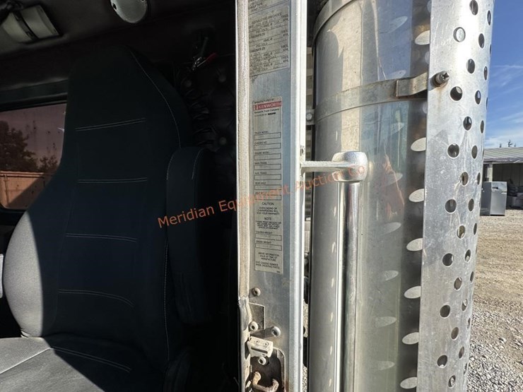 2000-kenworth-t800-image-36