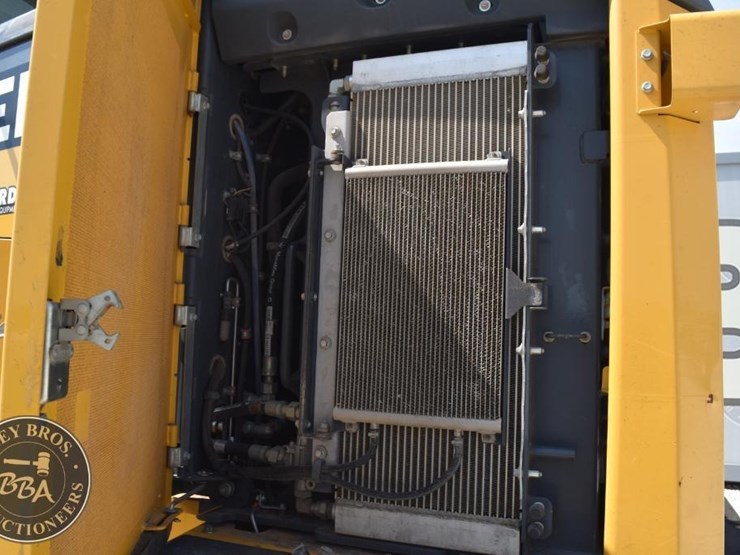 2019-deere-744kii-image-35