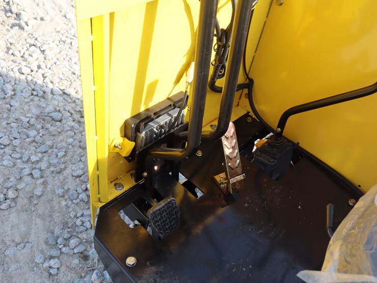 #1399-•-crawler-dumper-with-seat---cdws25-image-13