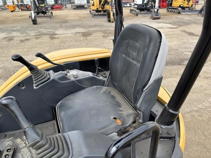 2015-caterpillar-303e-hydraulic-excavator-image-24