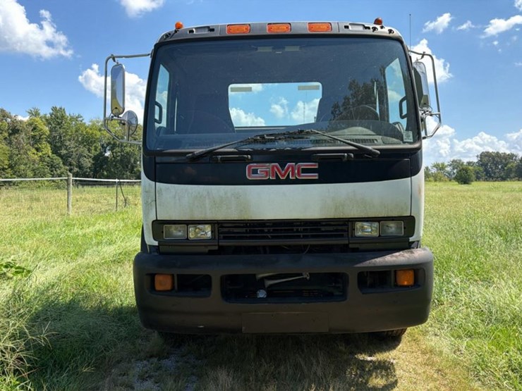 2001-gmc-t7500-image-7