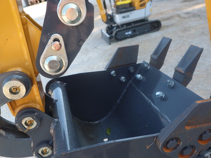 #1081-•-mini-excavator--me20-image-9