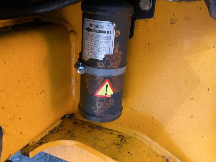 2012-jcb-550-image-51