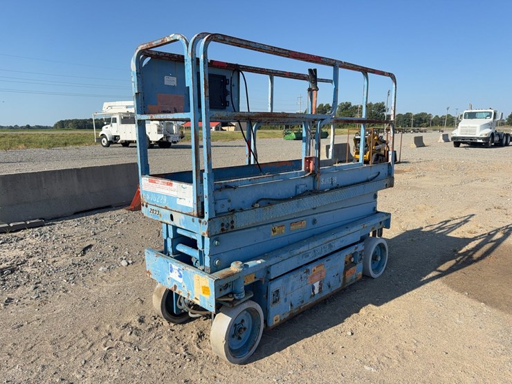 #47-•-*inop-jlg-2033-20'-scissor-lift-inv#53600-image-1