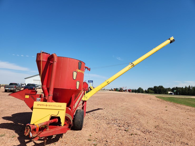 new-holland-355-image-30