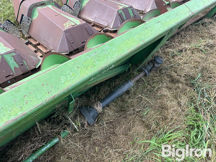 john-deere-8r30-corn-head-image-9