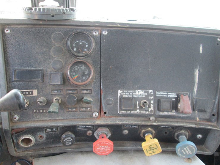 1993-mack-rd688s-image-44