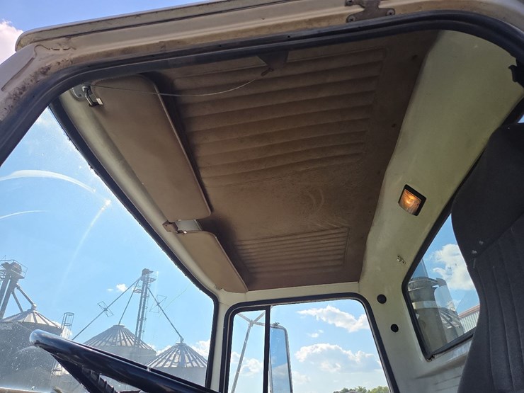 1996-ford-l9000-image-38