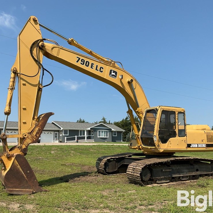1996 JOHN DEERE 790