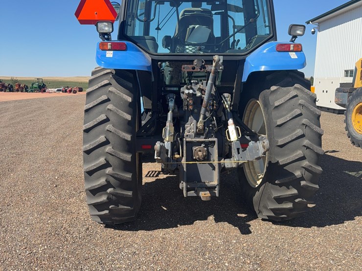 new-holland-tm125-image-4