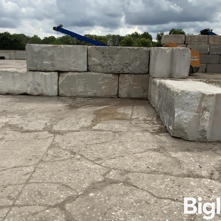 6' X 3' X 2.5' Interlocking Concrete Blocks