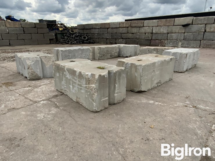 6'-x-3'-x-2.5'-interlocking-concrete-blocks-image-13
