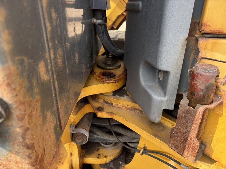 2009-deere-772g-image-44