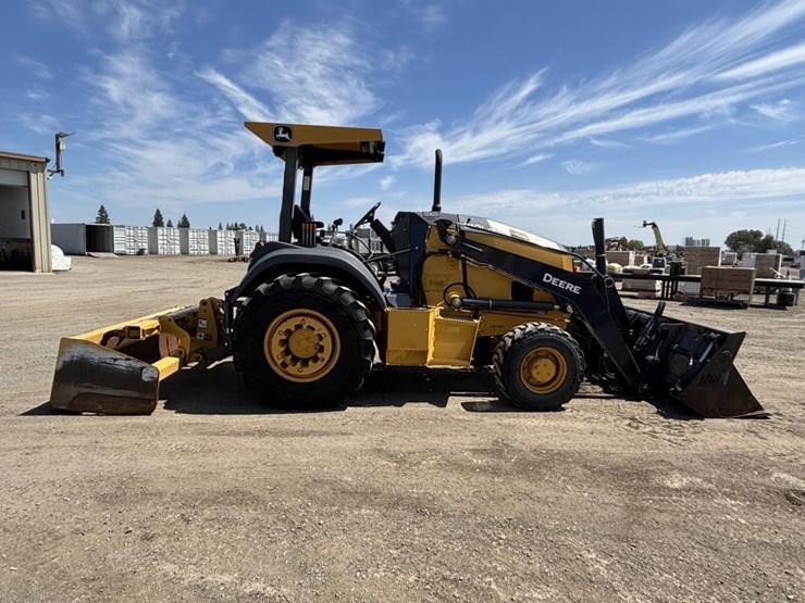 2020-deere-210l-image-7