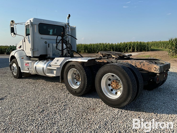 2014-peterbilt-384-image-7
