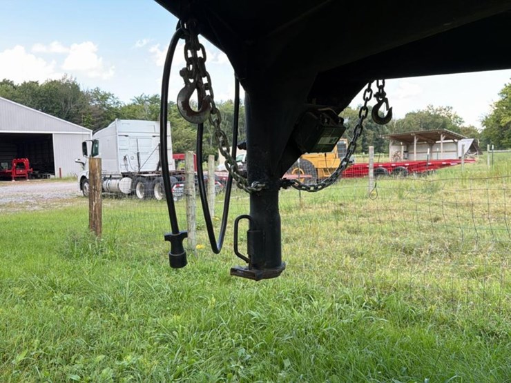 #660-•-sundowner-4-horse-trailer-image-29