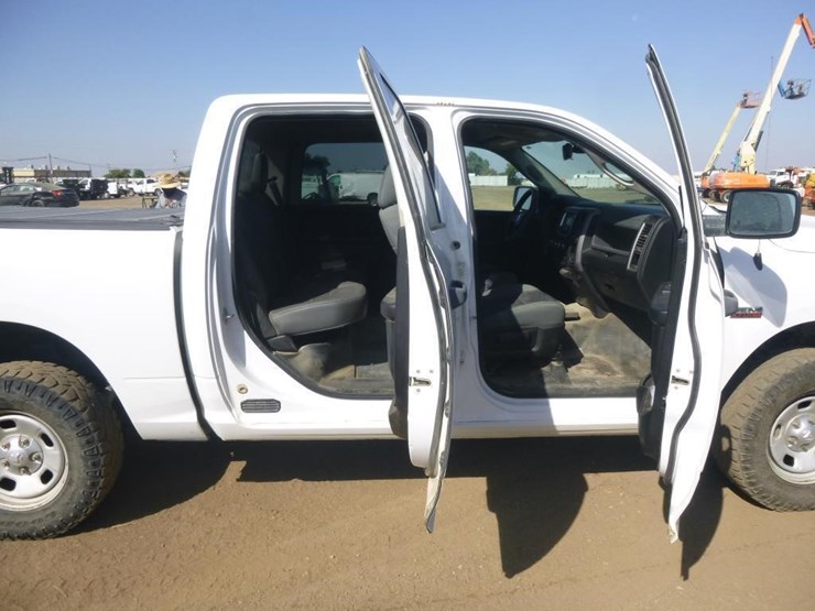 2016-dodge-1500-image-16