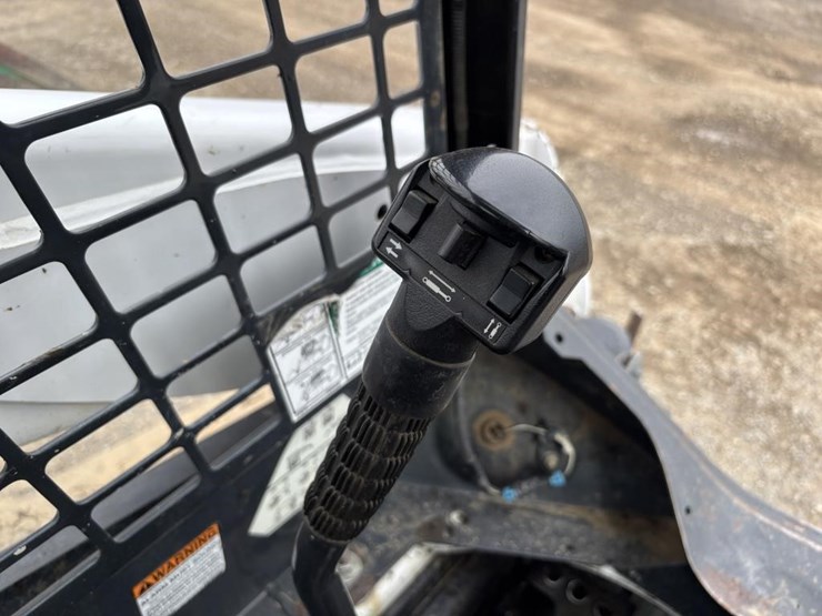 2015-bobcat-t770-image-21