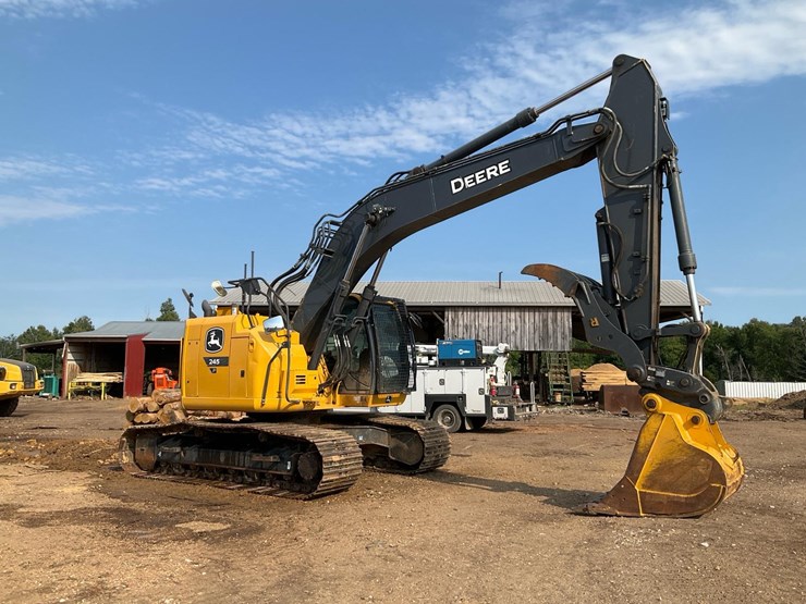2023-john-deere-245-image-7